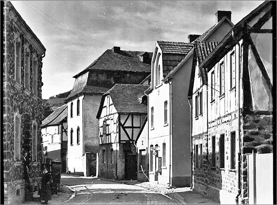 Die untere Mittelstraße bis Anfang der 1960er Jahre; Foto: © Rheinisches Bildarchiv Köln (genehmigte Wiedergabe)
